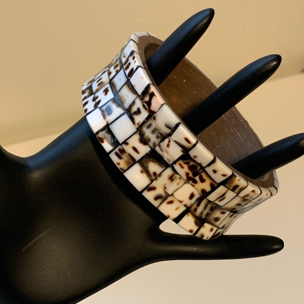 Bracelet shell bangle,  vintage